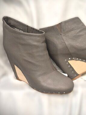 N.Y.L.A. Noelle | Taupe Wedge Boots | Size 8